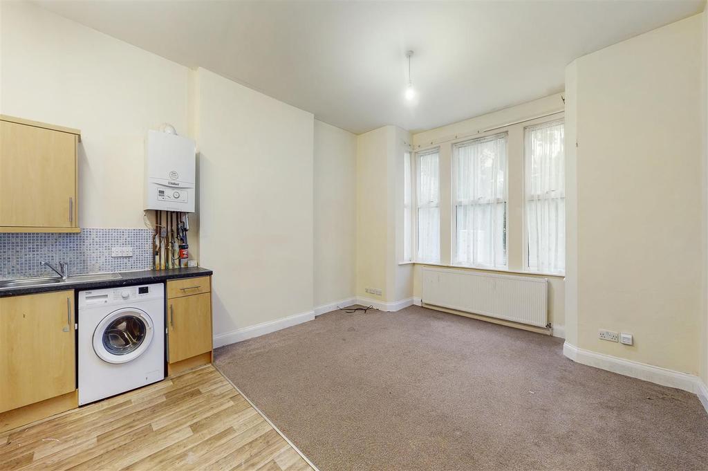 8a Greenhill Road, London, NW10 8 UE   4 UPU9 Zyb L81z