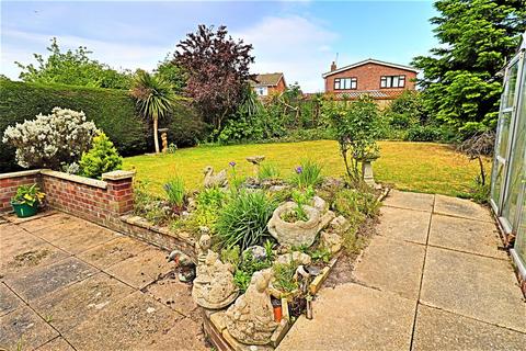 16 Broadwaters Road, Lowestoft, NR33 9HY