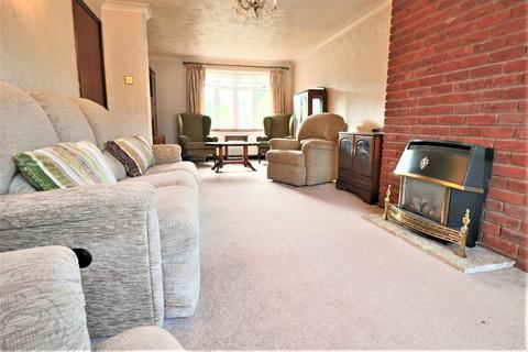 16 Broadwaters Road, Lowestoft, NR33 9HY