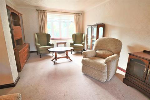 16 Broadwaters Road, Lowestoft, NR33 9HY