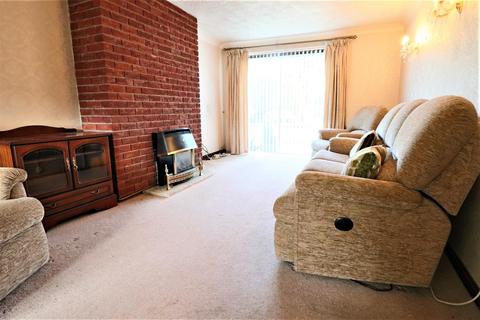 16 Broadwaters Road, Lowestoft, NR33 9HY