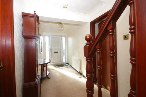 16 Broadwaters Road, Lowestoft, NR33 9HY