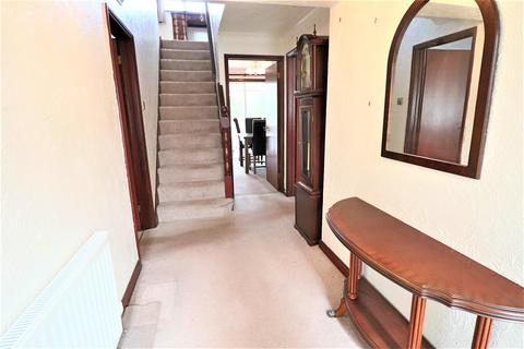 16 Broadwaters Road, Lowestoft, NR33 9HY