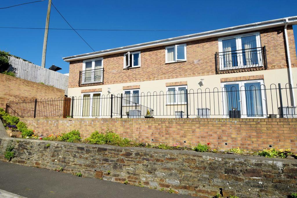 Woodland Court, Llantwit Fardre... 1 bed property £475 pcm (£110 pw)