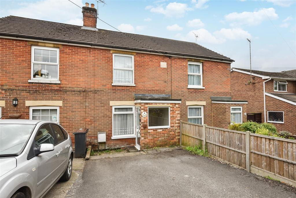 Mead Hedges, Andover 2 bed terraced house £240,000