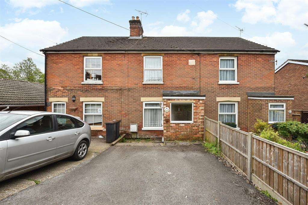 Mead Hedges, Andover 2 bed terraced house £240,000
