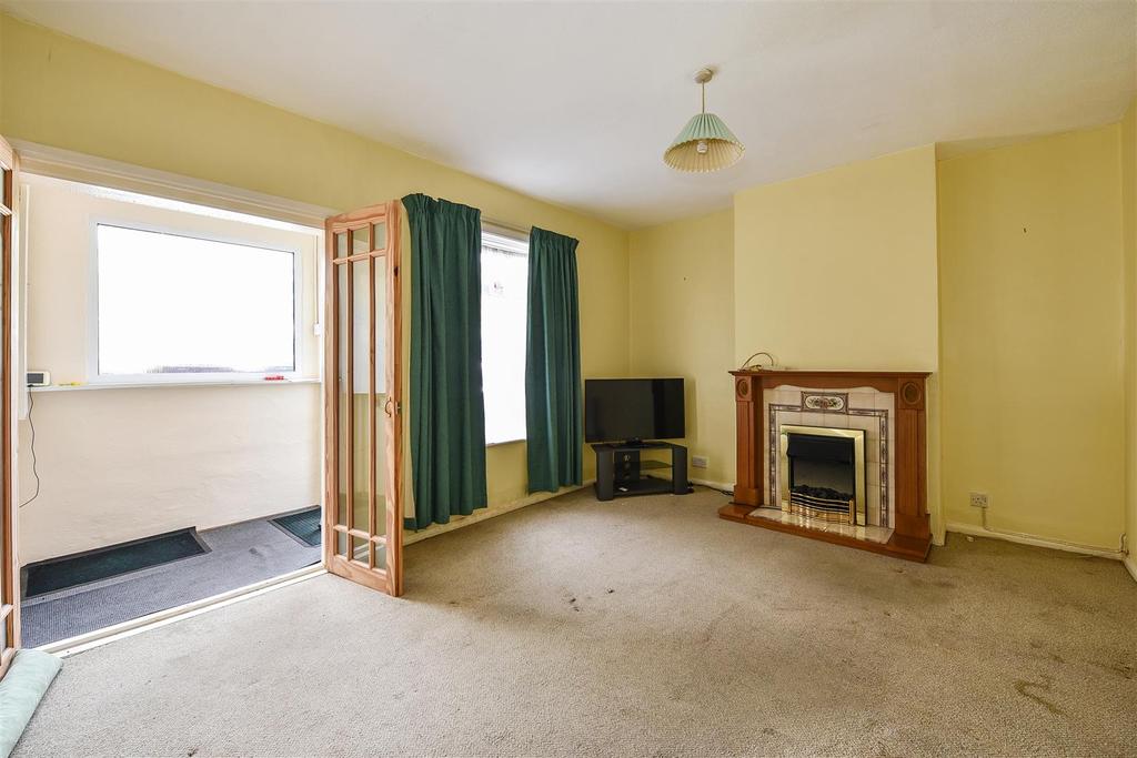 Mead Hedges, Andover 2 bed terraced house £240,000