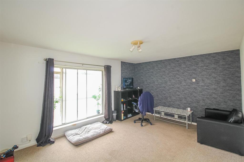 Thornbury Park, Rogerstone, Newport 2 bed flat £99,950