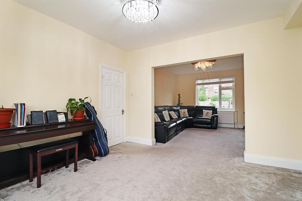 Hawthorn Avenue, Timperley, Altrincham 6 bed semidetached house £575,000