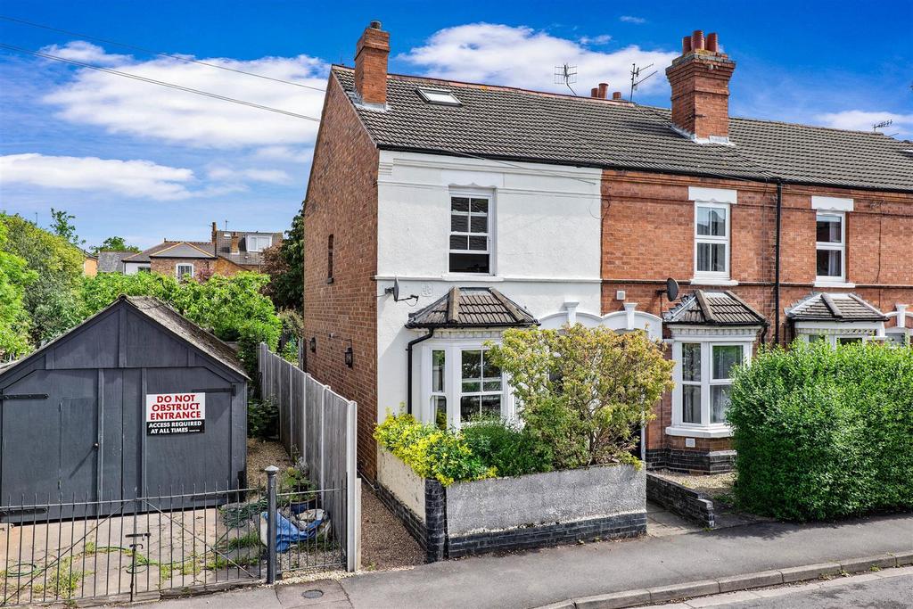 Woolhope Road, Worcester 3 bed end of terrace house £270,000