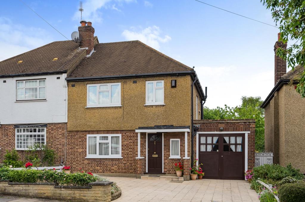 Laurel Way, Totteridge 3 bed semidetached house for sale £1,000,000