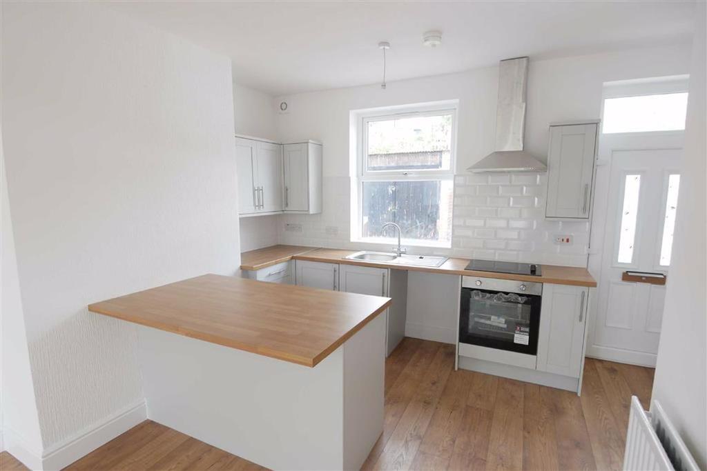 Granny Avenue, Churwell, LS27 3 bed terraced house £675 pcm (£156 pw)