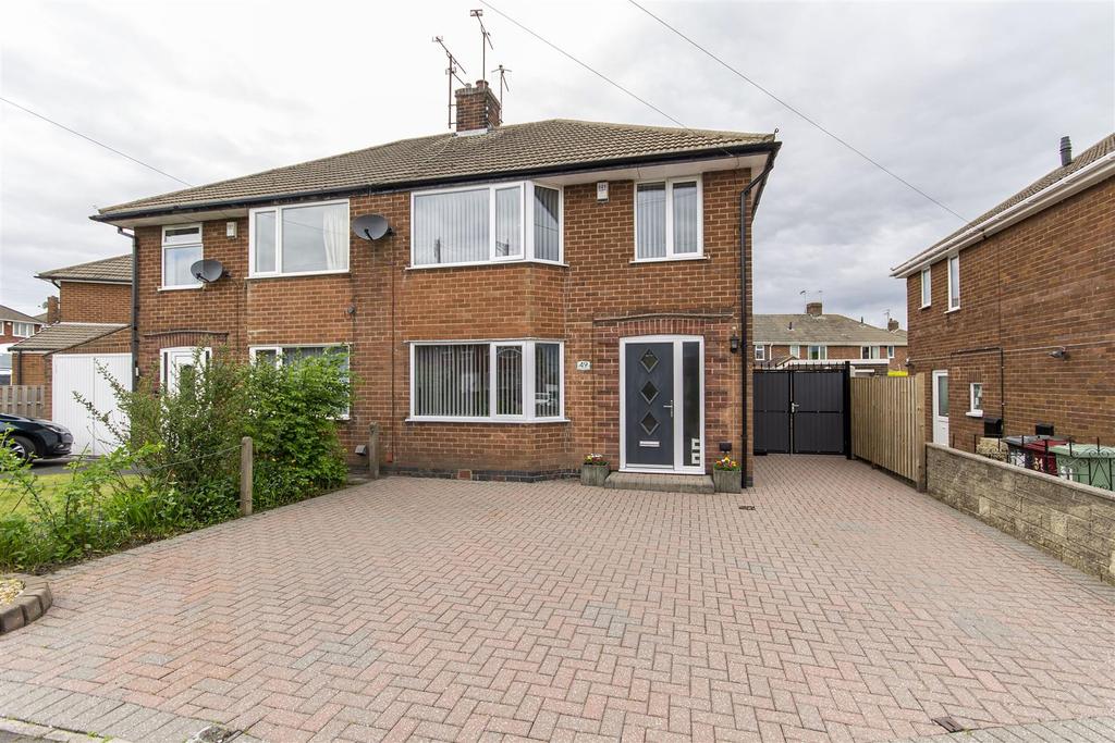 Rose Avenue, Calow, Chesterfield 3 bed semidetached house for sale £