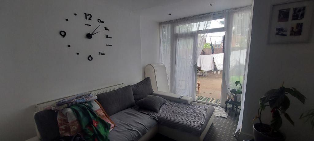 1 Orme Road Livingroom 2.jpg