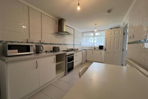 3 bedroom terraced house to rent - Buttermere Close, Bletchley, Milton Keynes, MK2 3DG