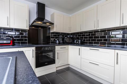 35 Osprey Drive, Netherton, Huddersfield, HD4 7LG