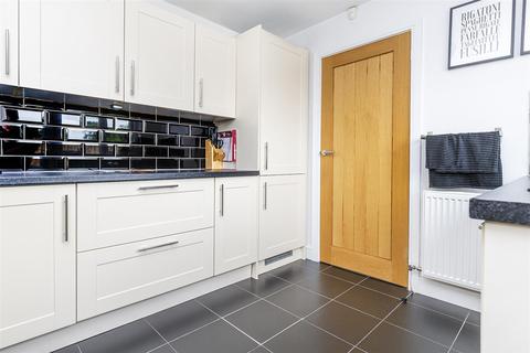 35 Osprey Drive, Netherton, Huddersfield, HD4 7LG