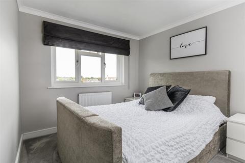 35 Osprey Drive, Netherton, Huddersfield, HD4 7LG