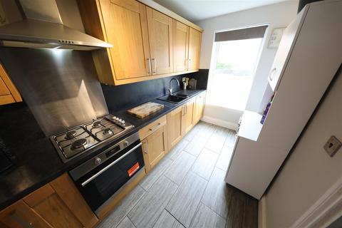 3 bedroom end of terrace house for sale - Philip Larkin Close, Hull