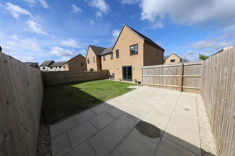 4 bedroom semi-detached house for sale - Diversity Drive, Kingswood, Hull
