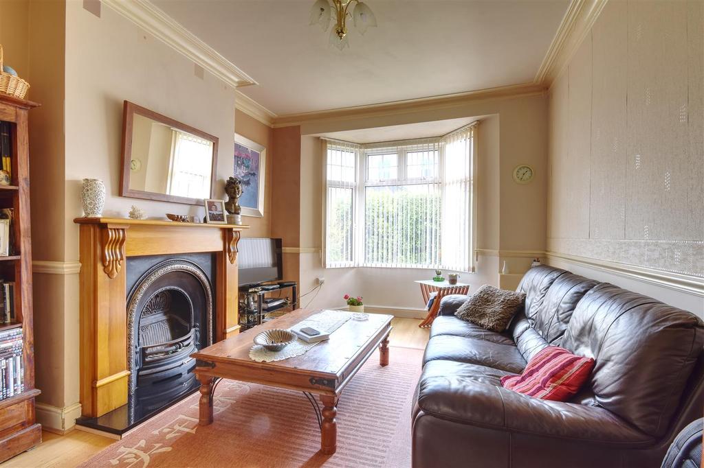 Springfield Road, BexhillOnSea 3 bed semidetached house £297,500