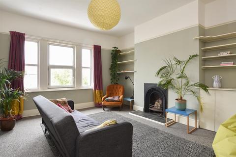 2 bedroom flat for sale - Pevensey Road, St. Leonards-On-Sea