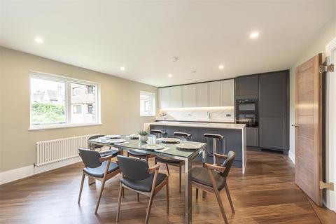 3 bedroom flat for sale - Borodale, Kirkwick Avenue, Harpenden