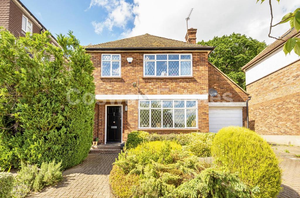 The Reddings, Mill Hill 3 bed detached house £1,100,000