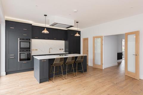 92 Manor Drive, Epsom, KT19 0ET