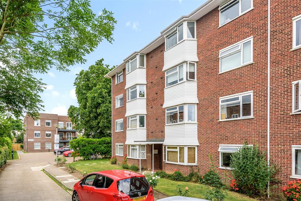 St. Andrews Square, Surbiton 2 bed apartment £399,950