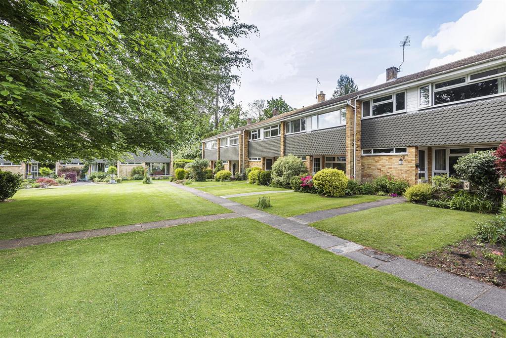 Shipley Court, Liphook 3 bed terraced house £390,000