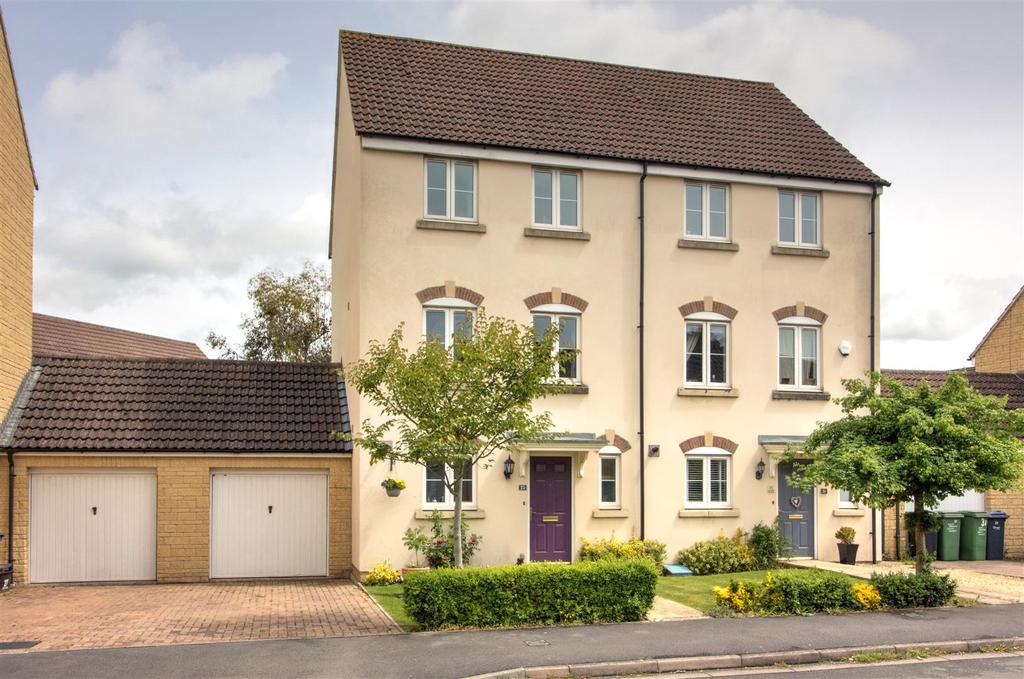 Avenue De Gien, Malmesbury 4 bed semidetached house £425,000