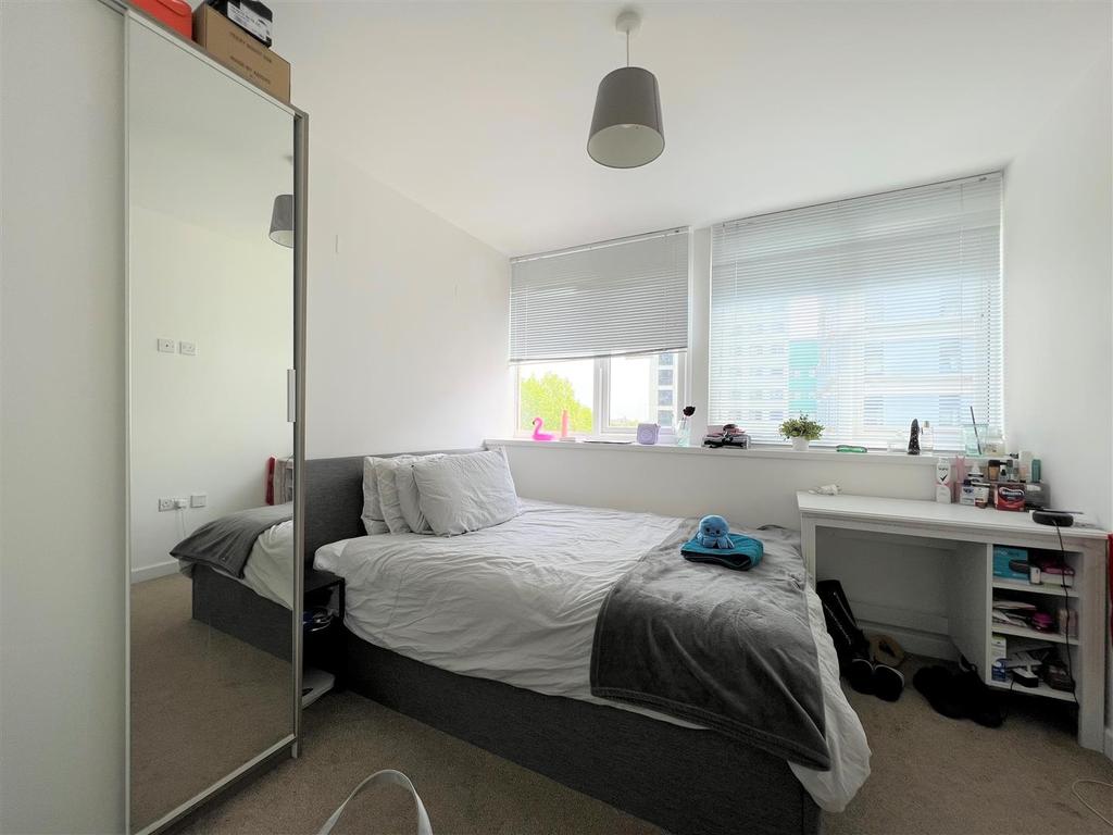 Bed 2.jpg