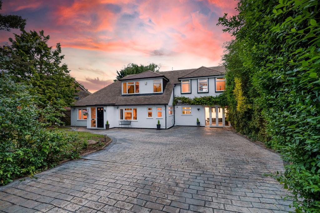Mears Ashby Road, Earls Barton... 4 bed detached house £750,000
