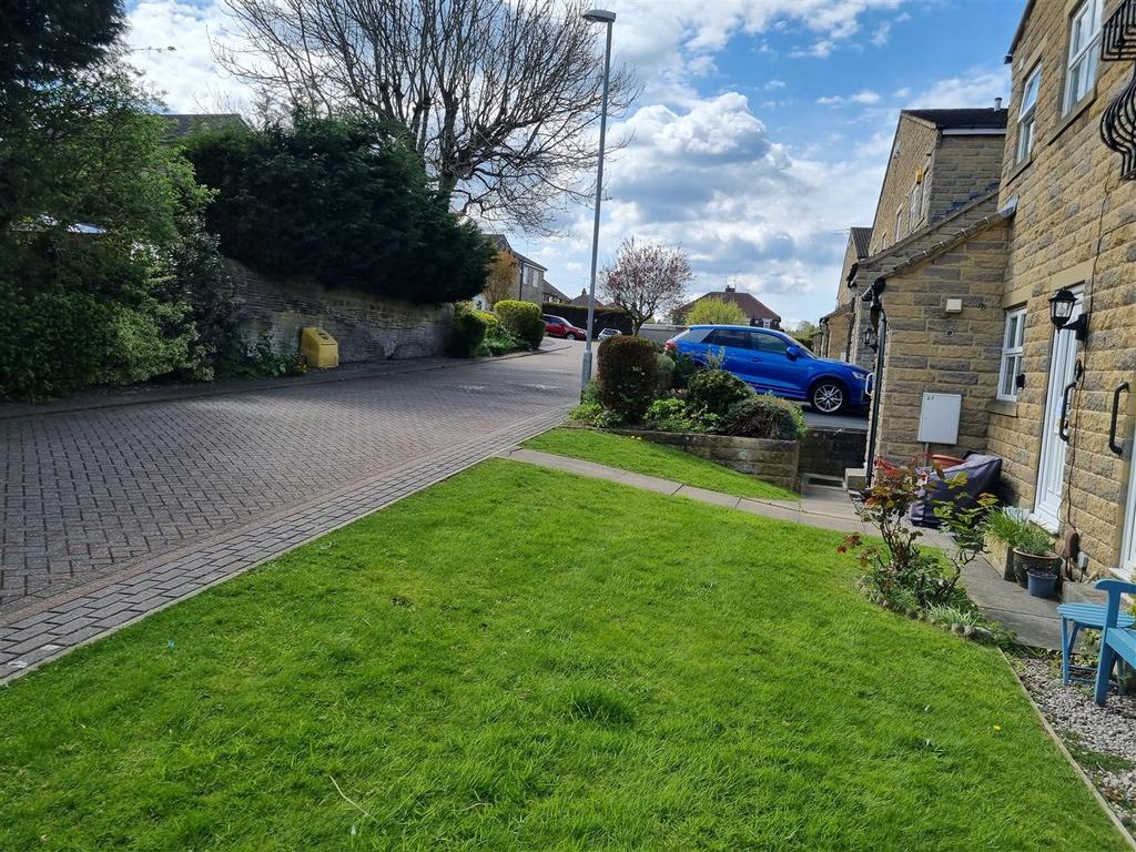 Queens Drive, Pudsey 2 bed apartment £675 pcm (£156 pw)