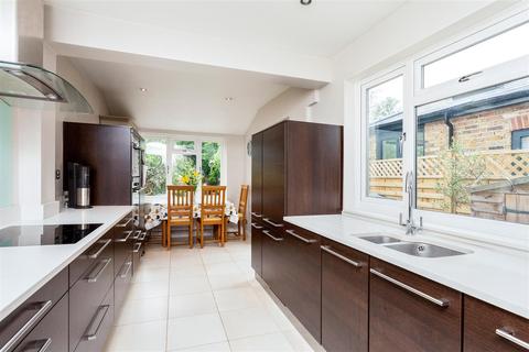 31 Lambton Road, London, SW20 0LW