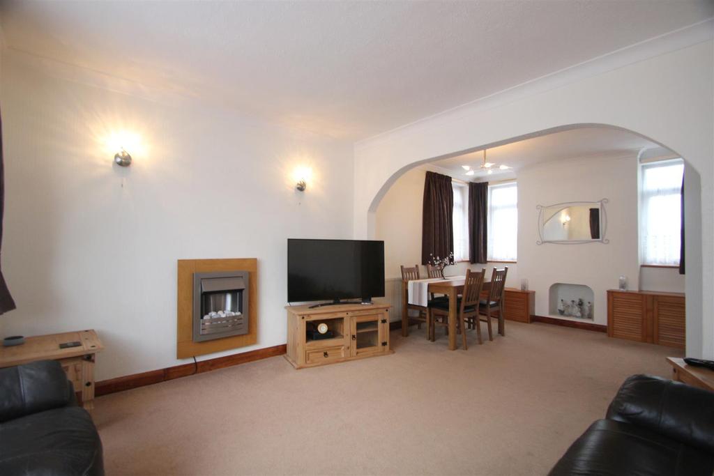 Living room 2.jpg