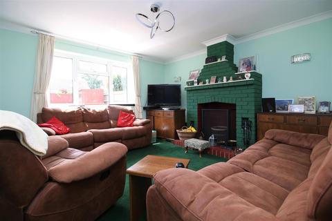 4 bedroom detached bungalow for sale - Chiltern Drive, Barton On Sea