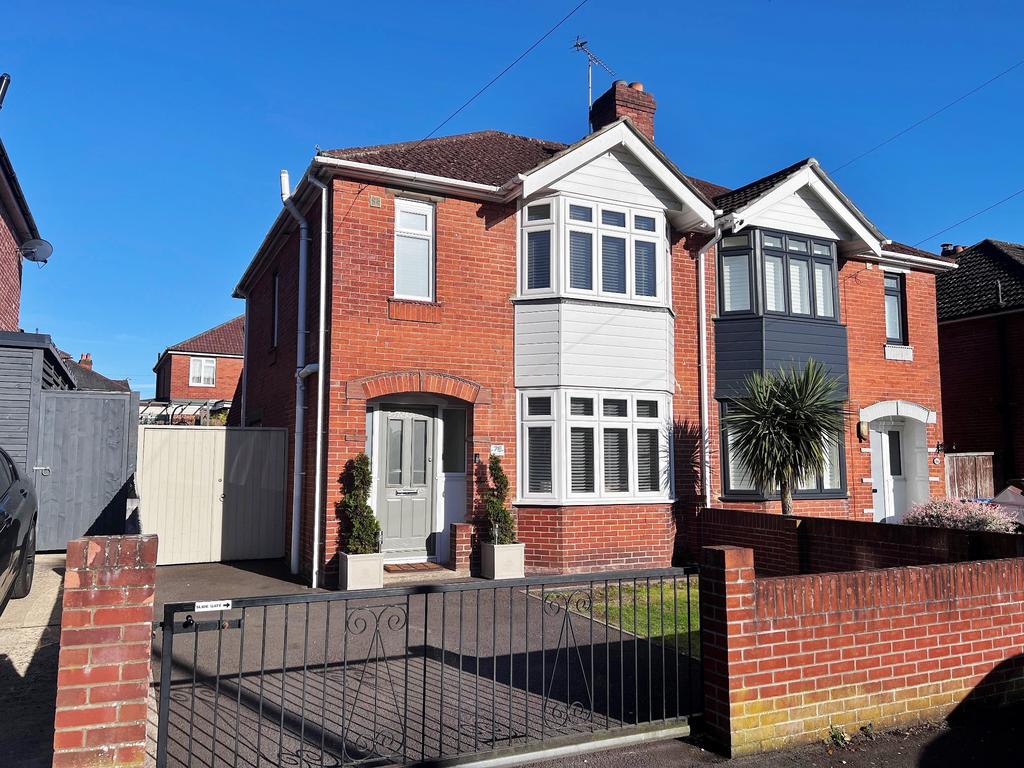 Prince of Wales Avenue, Regents Park, Southampton 3 bed semidetached