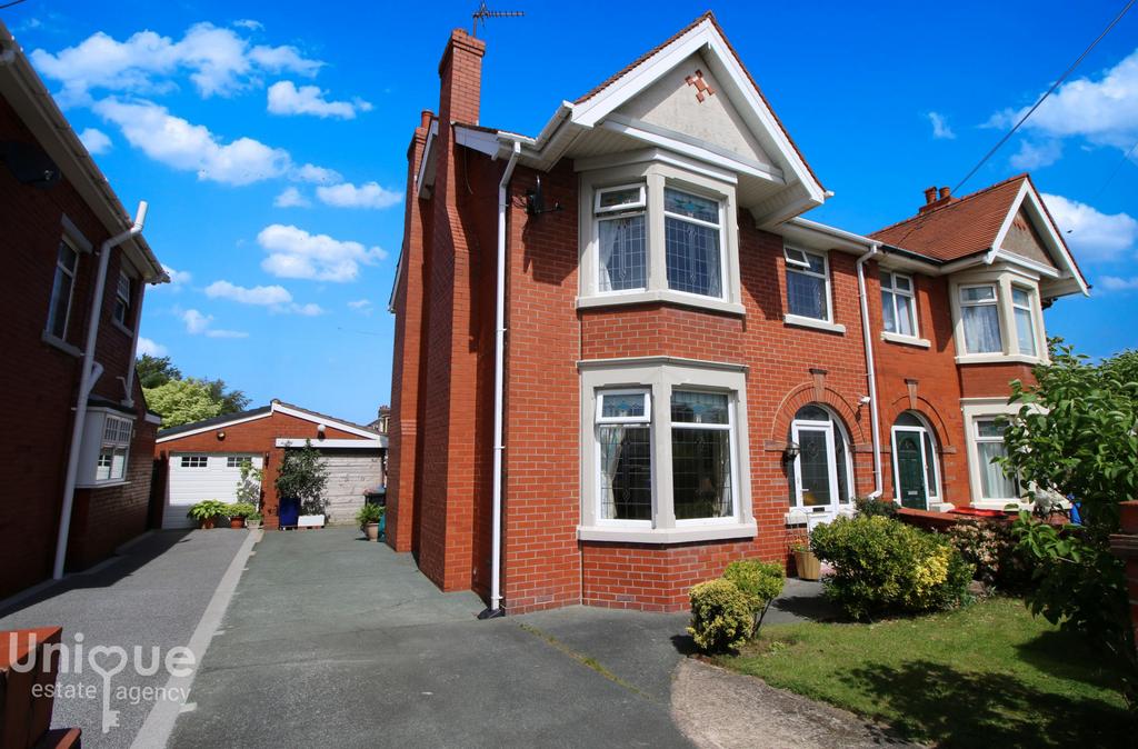 Oxford Road, Fleetwood, FY7 3 bed semidetached house £225,000