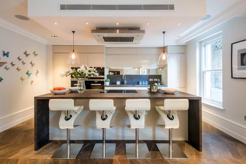 Flat D, 45 Belsize Park, London, NW3 4EE