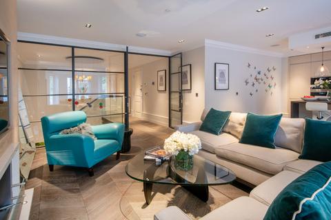 Flat D, 45 Belsize Park, London, NW3 4EE