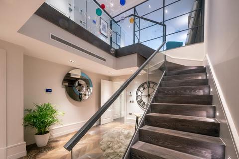Flat D, 45 Belsize Park, London, NW3 4EE