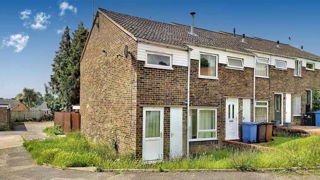 Fountains Road, Ipswich IP2 3 bed end of terrace house £860 pcm (£198 pw)