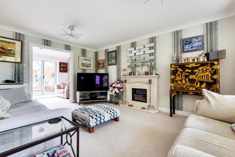 10 Crees Meadow, Windlesham, GU20 6QA