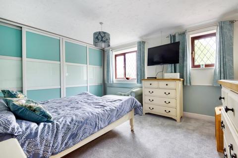 10 Crees Meadow, Windlesham, GU20 6QA