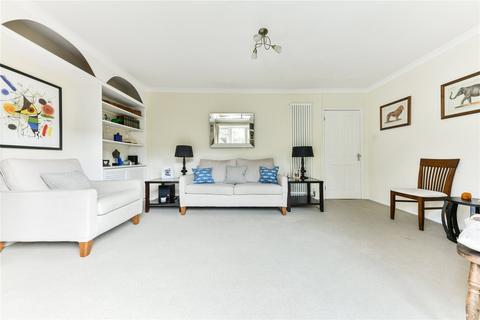 3 bedroom maisonette for sale - Coles Court, London, SW11