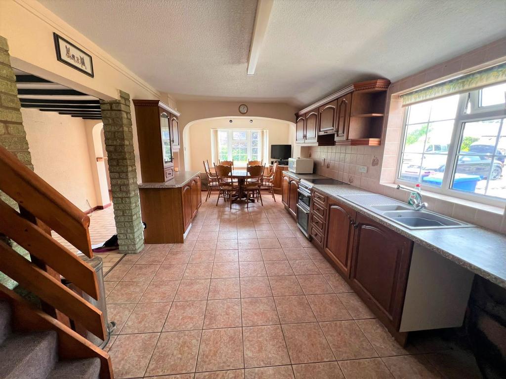 Church Lane, Saxilby, LN1 3 bed cottage £230,000