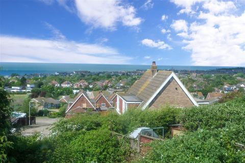 2 bedroom detached bungalow for sale - Grimthorpe Avenue, Whitstable, Kent