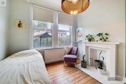 99 Princes Avenue, London, N22 7SB